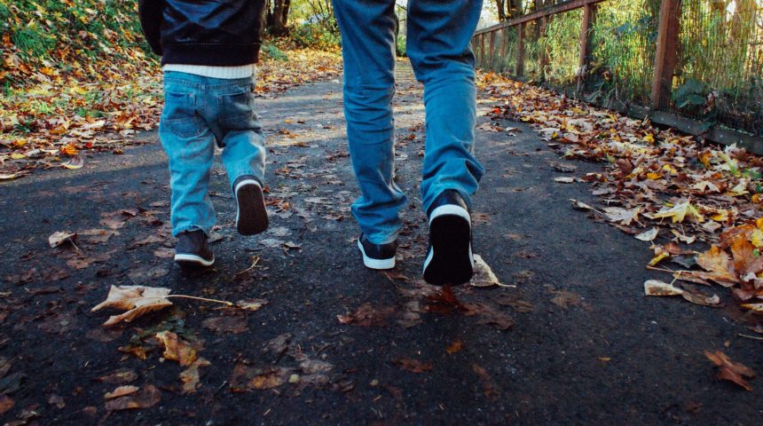 dad-909510_1920 Il Villaggio di Torino è uno sprint per papà Riccardo e il piccolo Michail